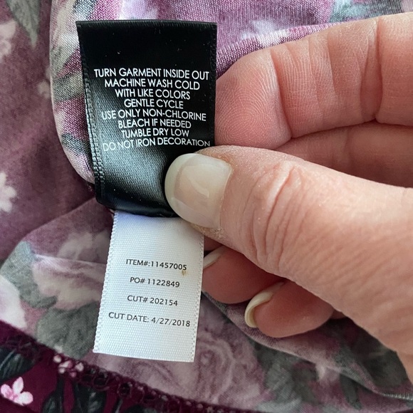 Torrid Floral Blouse Size 2 18/20 Burgundy Pink Short Tie Sleeves Romantic - Picture 8 of 10